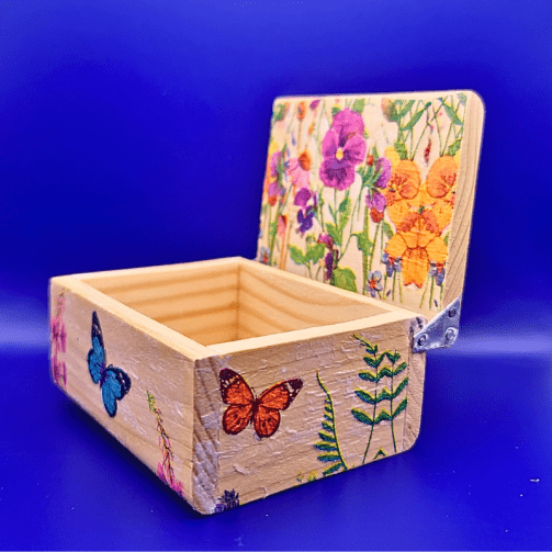 Leptirova Tajna - drvena dekupaž kutija za nakit