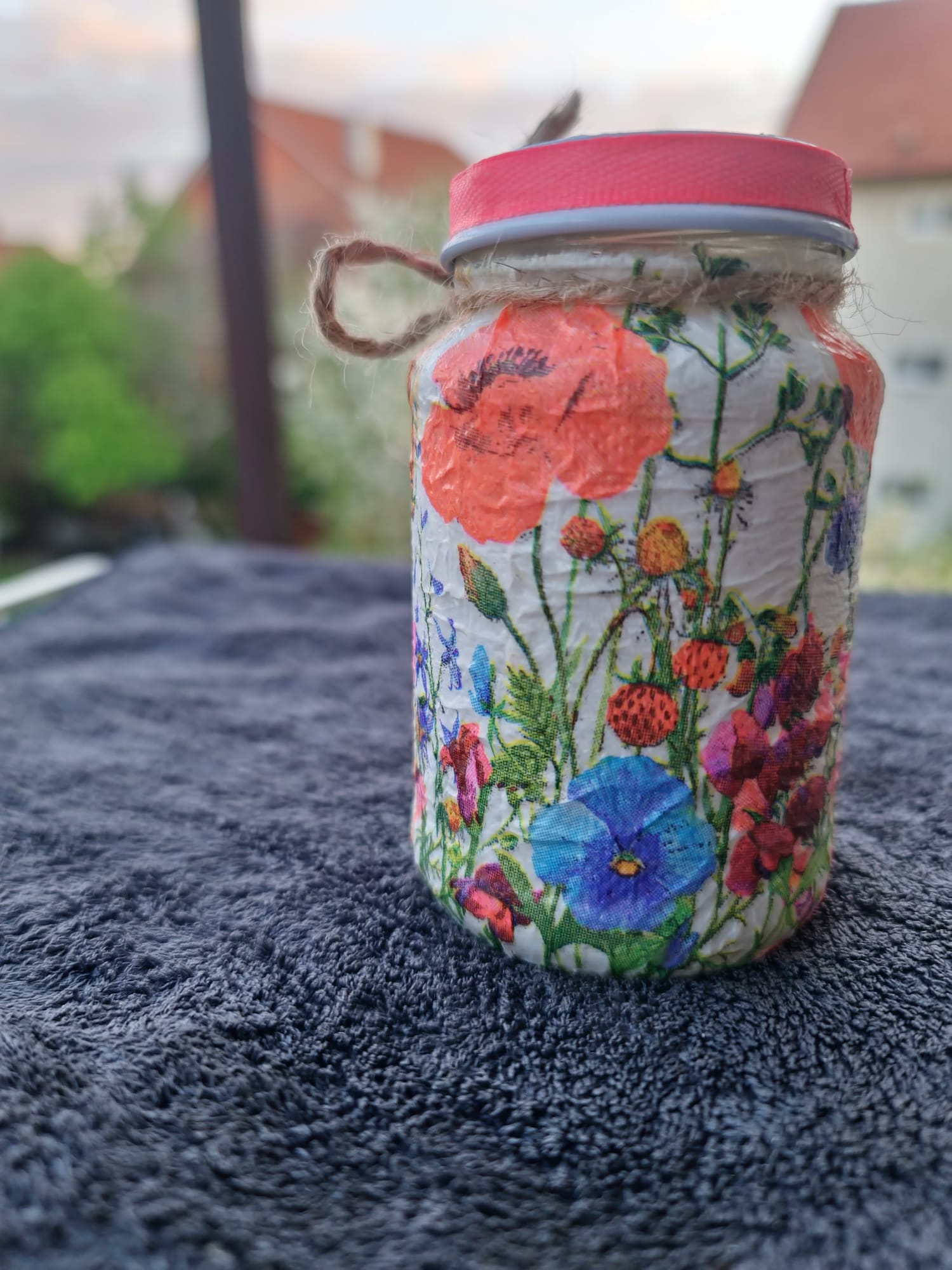 Flora Lepota – Dekupaž tegla sa cvetnim i leptir motivima - Slika 2