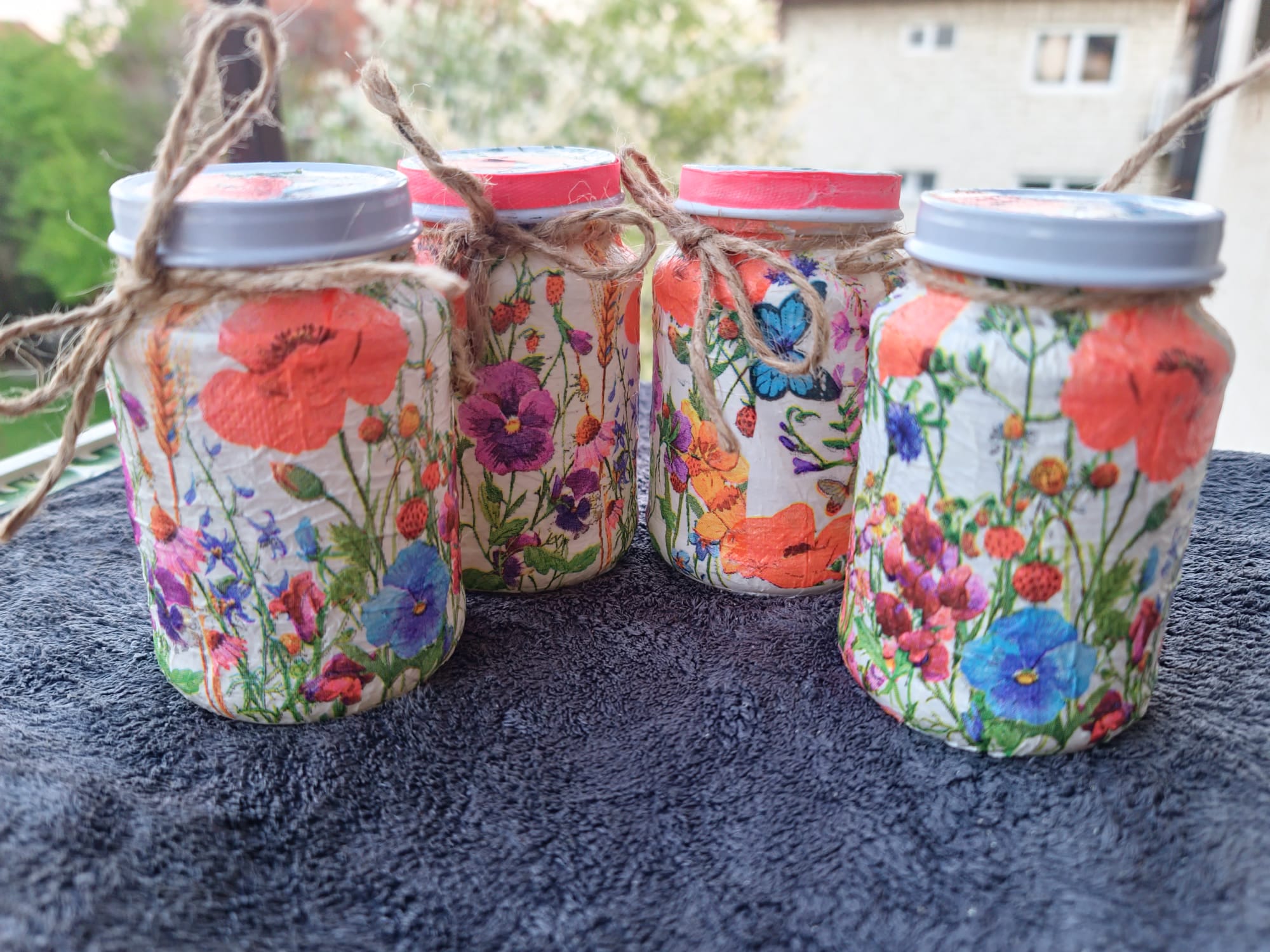 Flora Lepota – Dekupaž tegla sa cvetnim i leptir motivima - Slika 6