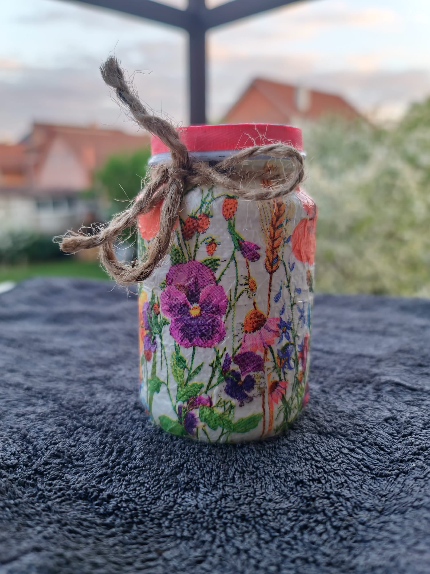 Flora Lepota – Dekupaž tegla sa cvetnim i leptir motivima - Slika 4