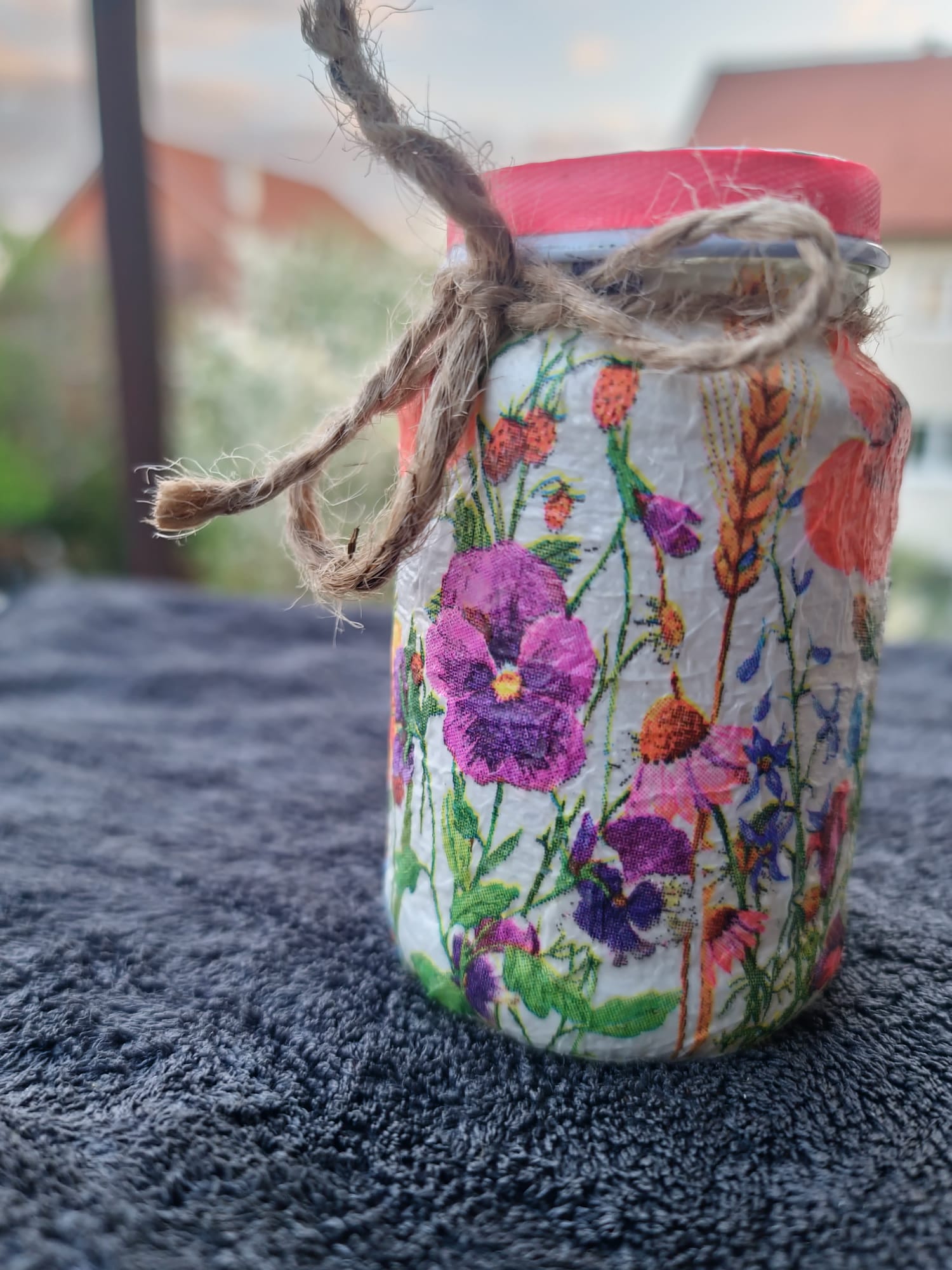 Flora Lepota – Dekupaž tegla sa cvetnim i leptir motivima - Slika 5